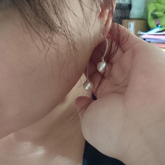 Crystals and Pearl Drop Threader silver Earrings - Picture 9 of 12